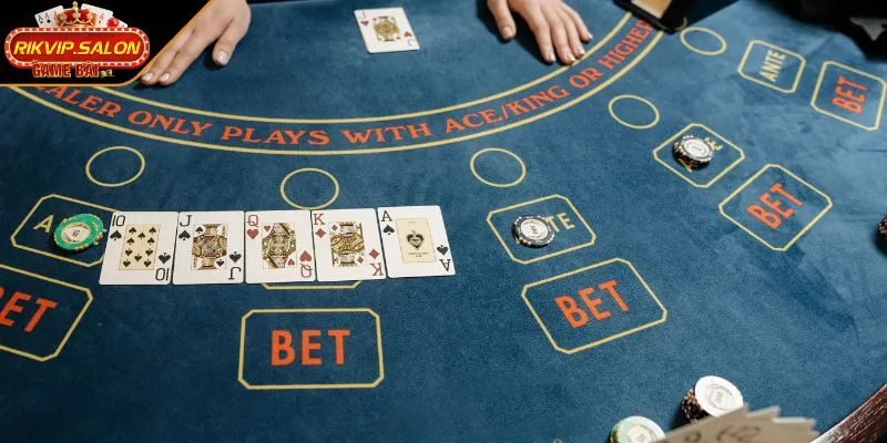 Cách đăng ký tài khoản và bắt đầu cuộc chơi game bài